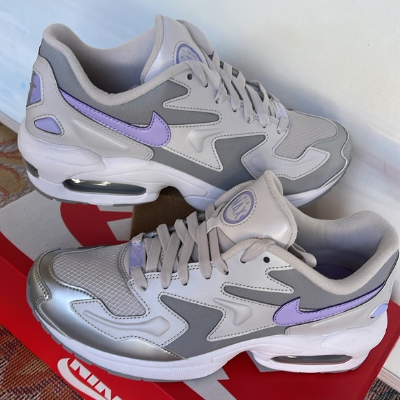 NIKE WMNS AIR MAX2 LIGHT SE
VAST GREY/PURPLE AGATE
Sneakers Athletic 
CJ7981 001 - Picture 11 of 16